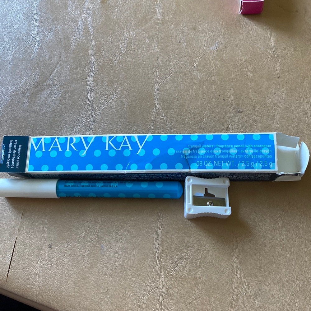 ❤️NEW❤️Mary Kay Tranquil Waters Fragrance Pencil With Sharpener